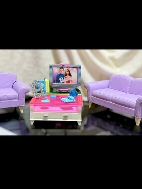 2002 Barbie Living in Style Family Room Living Room Playset 67553 Sofa Chair TV